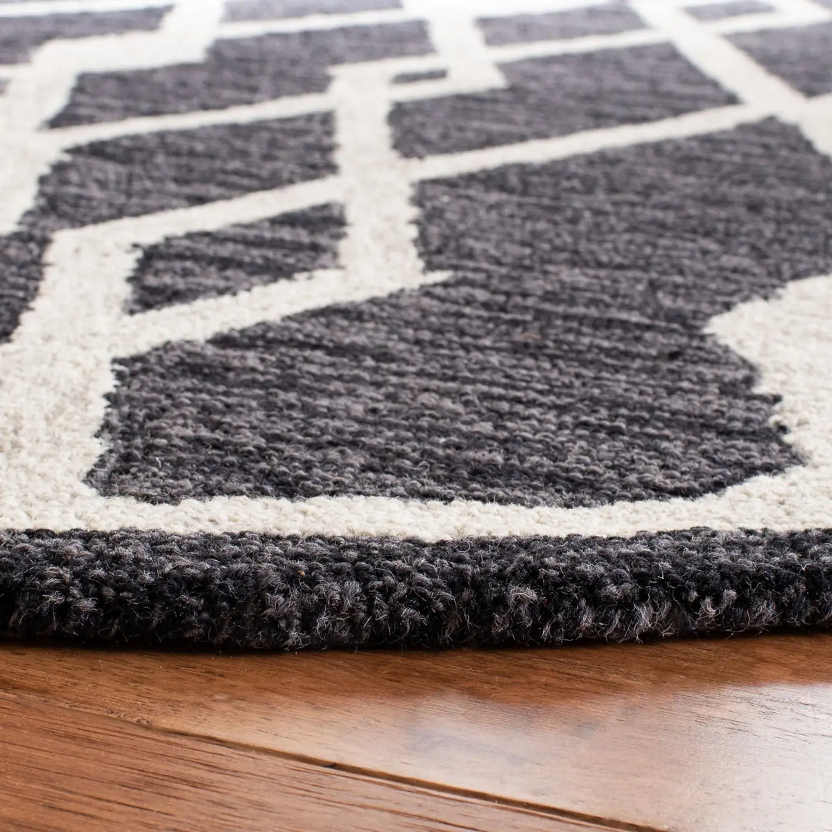 Safavieh Micro-Loop 5'-0" x 5'-0" Rug in Charcoal / Ivory