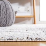 Safavieh Chapel 4'-0" x 6'-0" Rug in Black / Ivory
