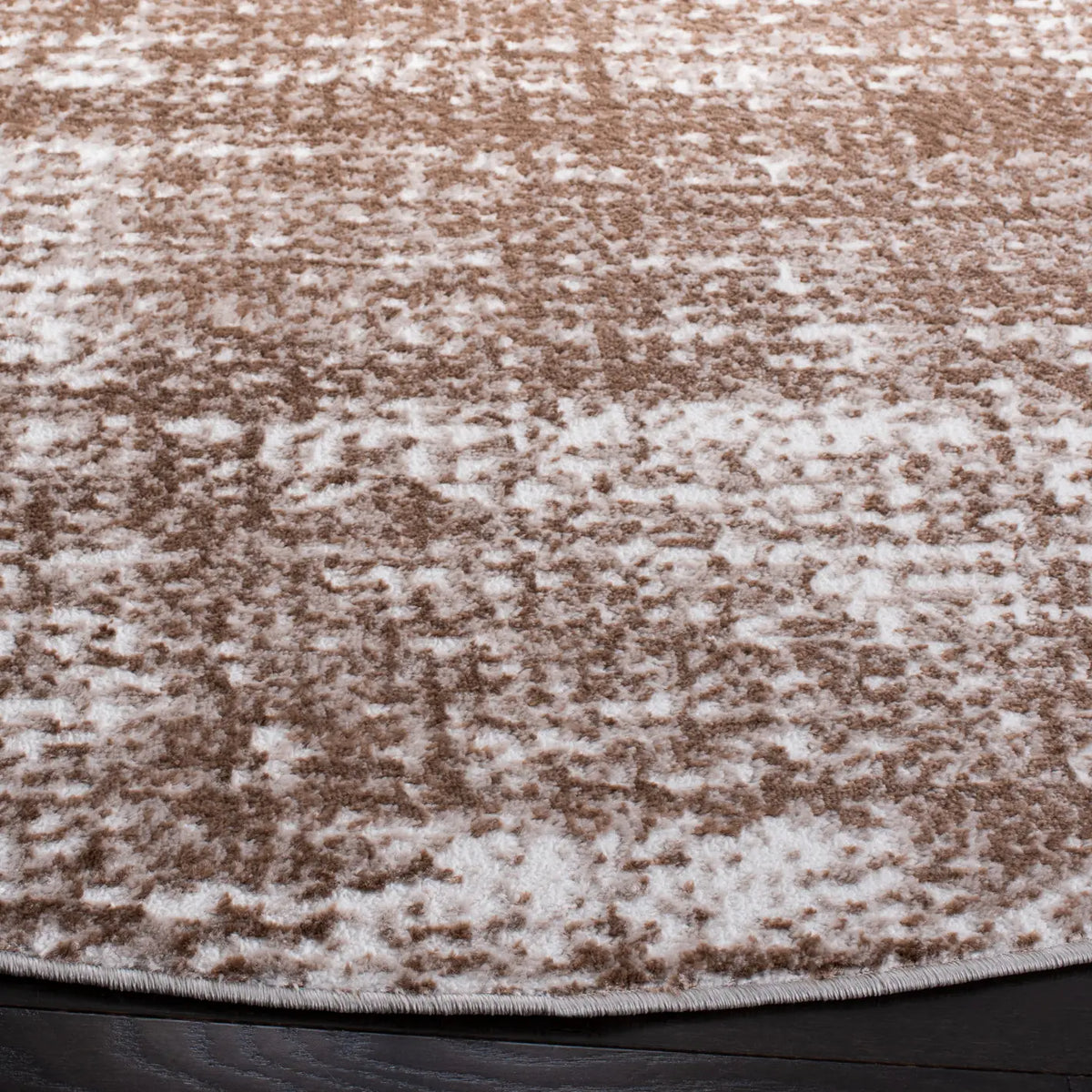 Safavieh Skyler 6'-7" x 6'-7" Rug in Brown / Ivory