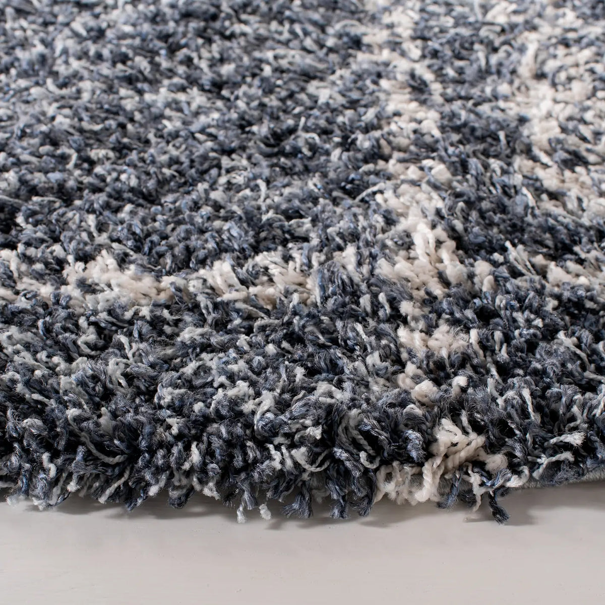 Safavieh Pro Lux Shag 400 6'-7" x 6'-7" Rug in Blue / Creme