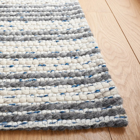 Safavieh Marbella 4'-0" x 6'-0" Rug in Ivory / Grey