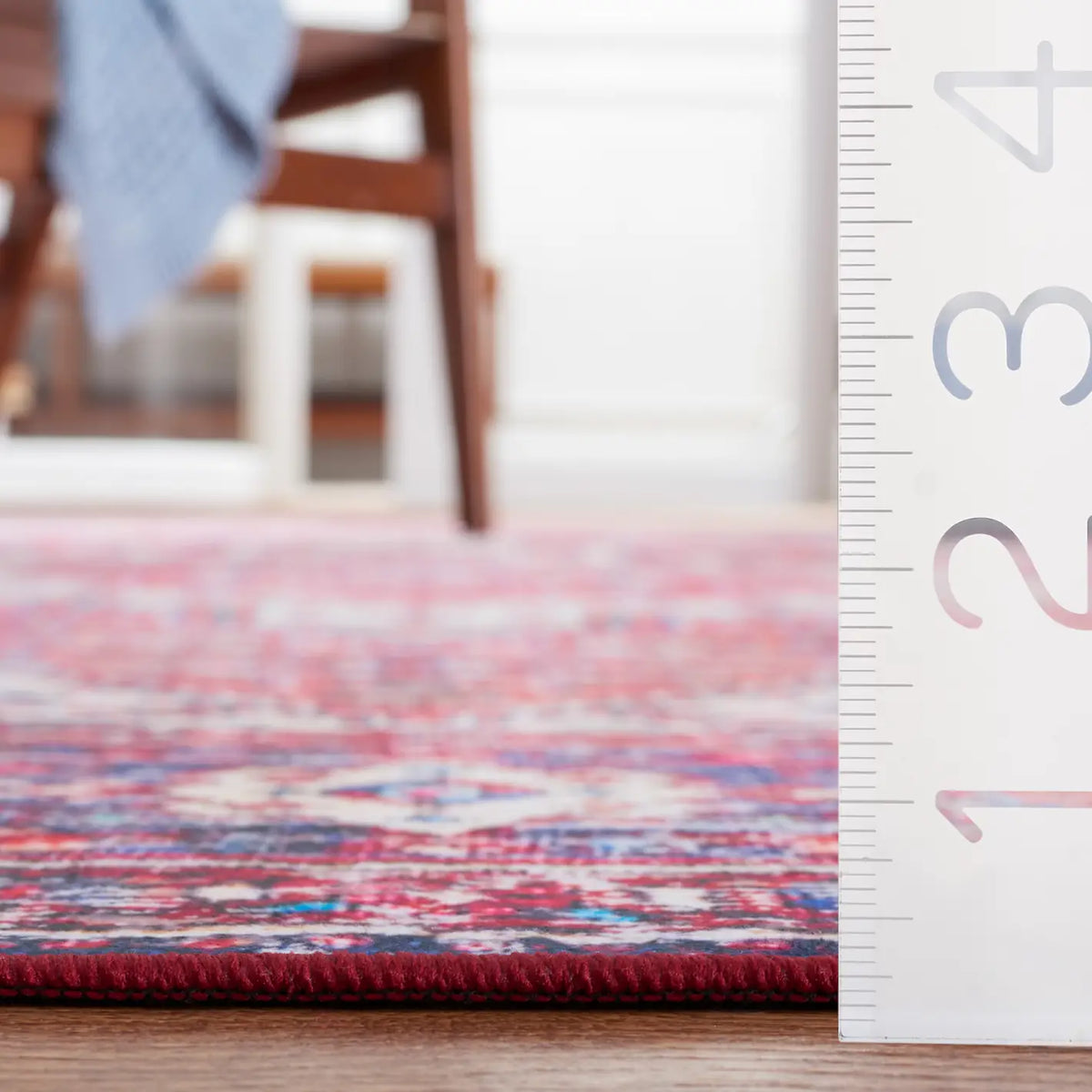 Safavieh Tucson 4'-0" x 6'-0" Rug in Red / Blue