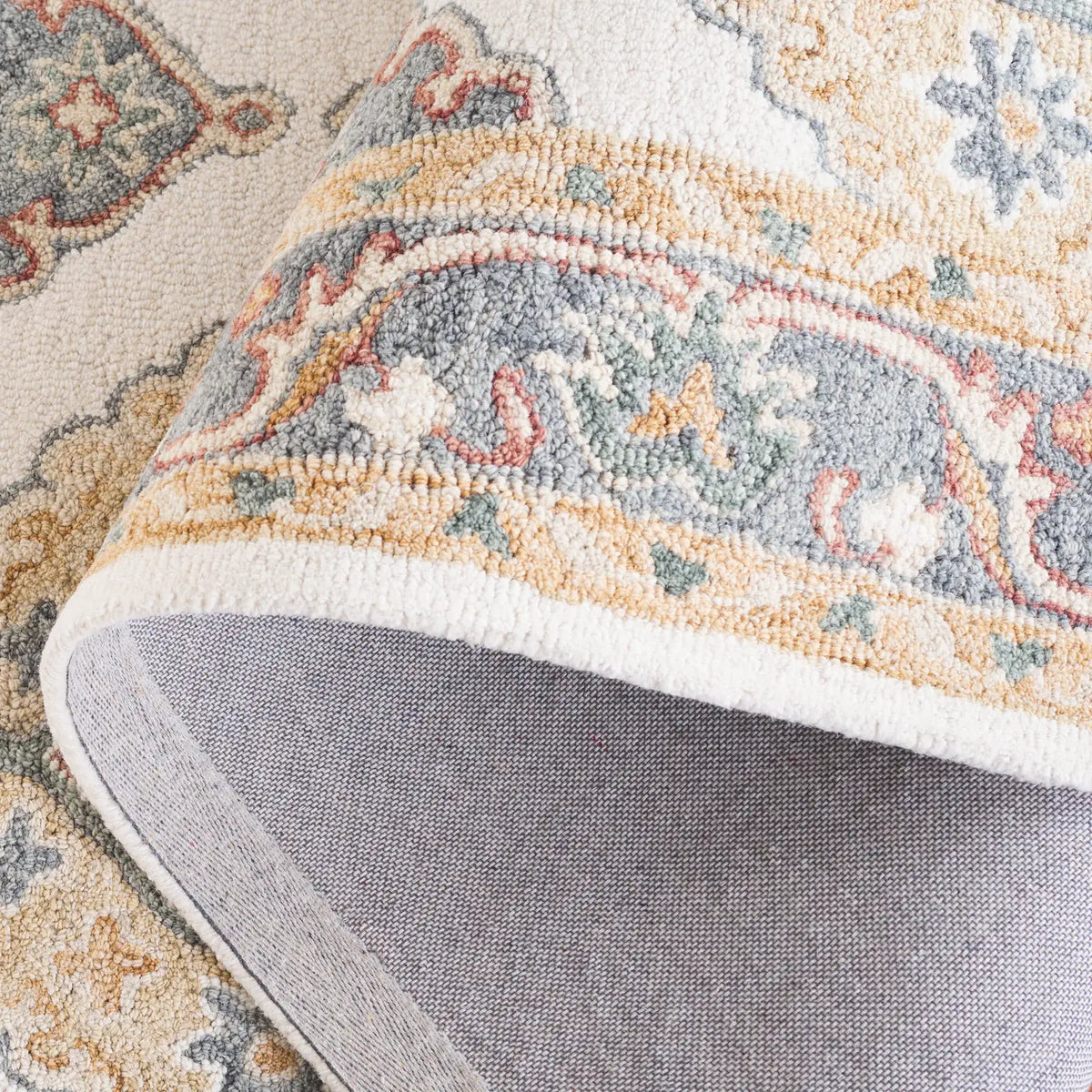 Safavieh Metro 4'-0" x 6'-0" Rug in Ivory / Grey