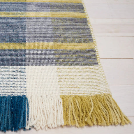 Safavieh Striped Kilim 4'-0" x 6'-0" Rug in Beige / Teal
