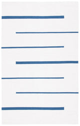 Safavieh Montauk 4'-0" x 6'-0" Rug in Ivory / Navy