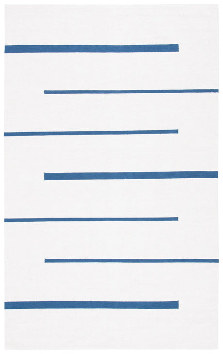 Safavieh Montauk 4'-0" x 6'-0" Rug in Ivory / Navy