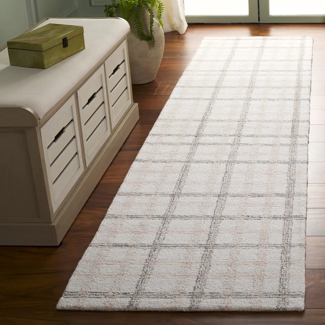 Safavieh Ebony 2'-3" x 9'-0" Rug in Beige / Ivory