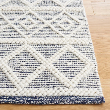 Safavieh Natura 4'-0" x 6'-0" Rug in Ivory / Navy