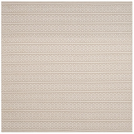 Safavieh Montauk 6'-0" x 6'-0" Rug in Ivory / Grey