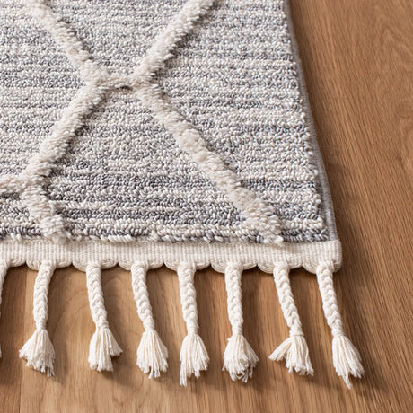 Safavieh Marrakesh 5'-3" x 7'-6" Rug in Ivory / Grey