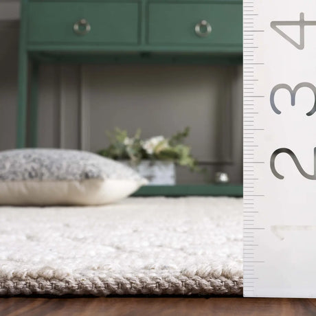 Safavieh Vermont 4'-0" x 6'-0" Rug in Ivory