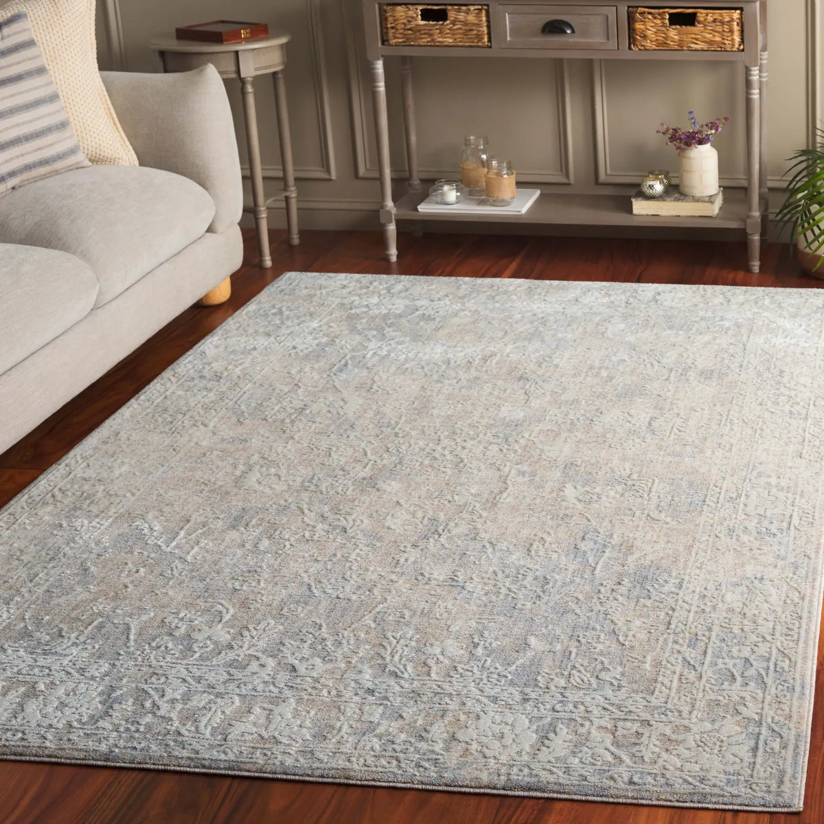 Safavieh Serena 200 5'-3" x 7'-6" Rug in Blue / Ivory Beige