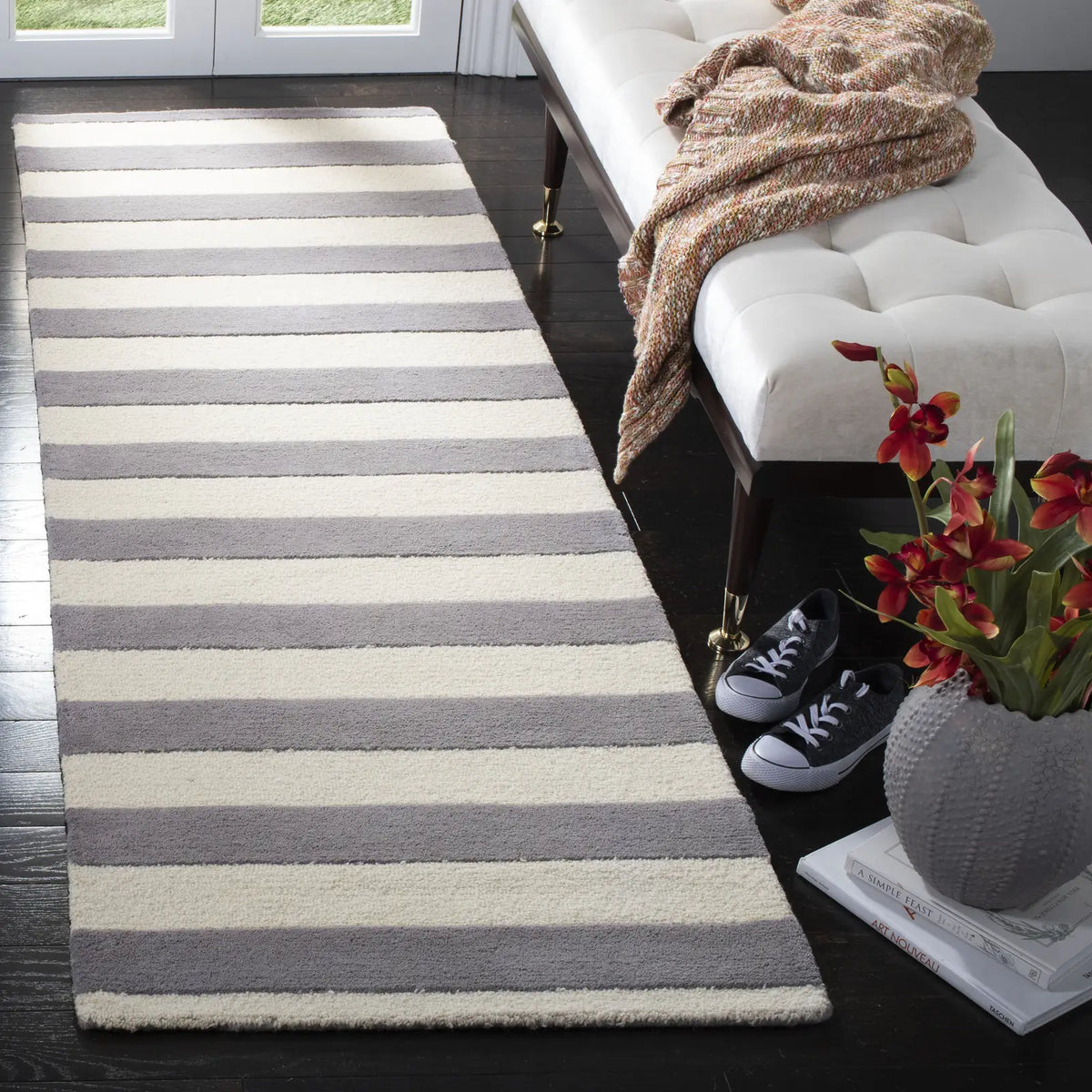 Safavieh Cambridge 2'-6" x 6'-0" Rug in Grey / Ivory