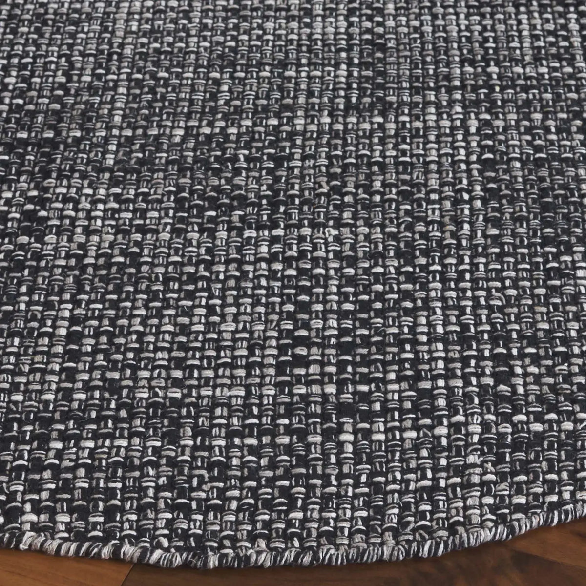 Safavieh Montauk 6'-0" x 6'-0" Rug in Black