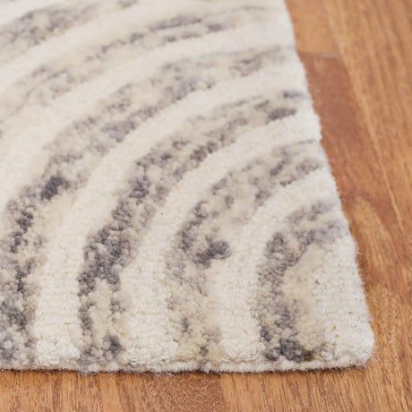 Safavieh Trace 4'-0" x 6'-0" Rug in Grey / Ivory