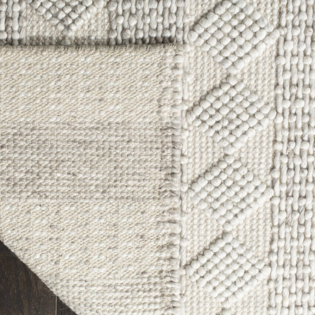Safavieh Natura 5'-0" x 8'-0" Rug in Beige / Ivory