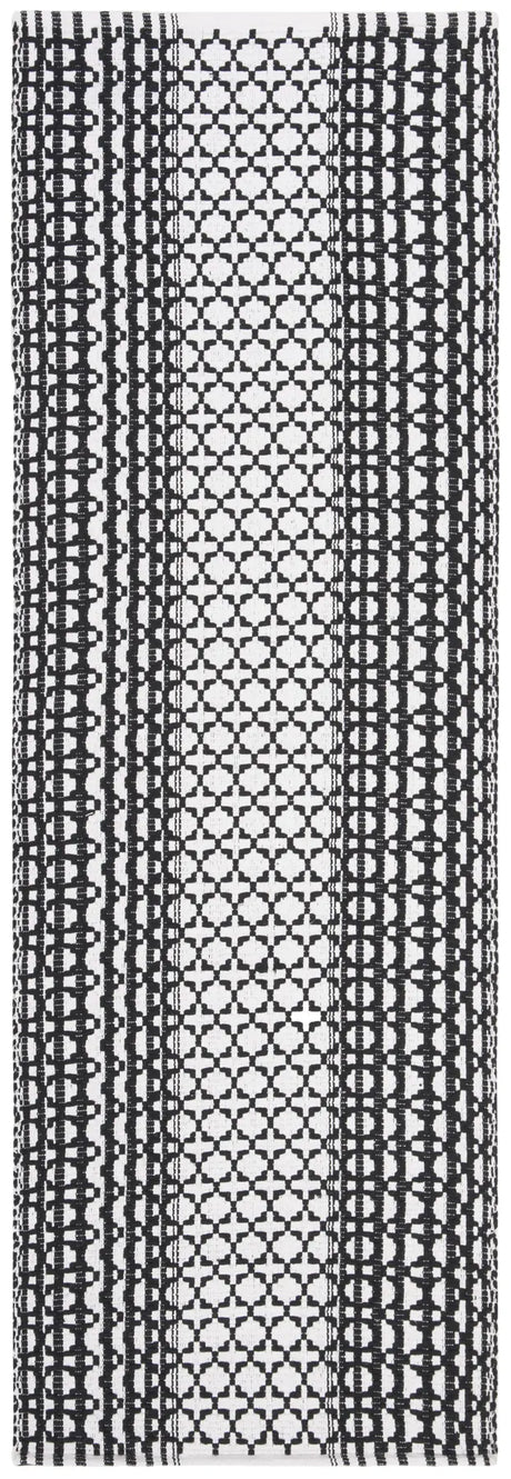 Safavieh Montauk 2'-3" x 7'-0" Rug in Black / Ivory