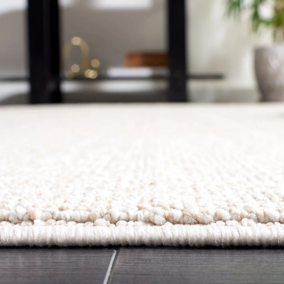Safavieh River 4'-0" x 6'-0" Rug in Beige