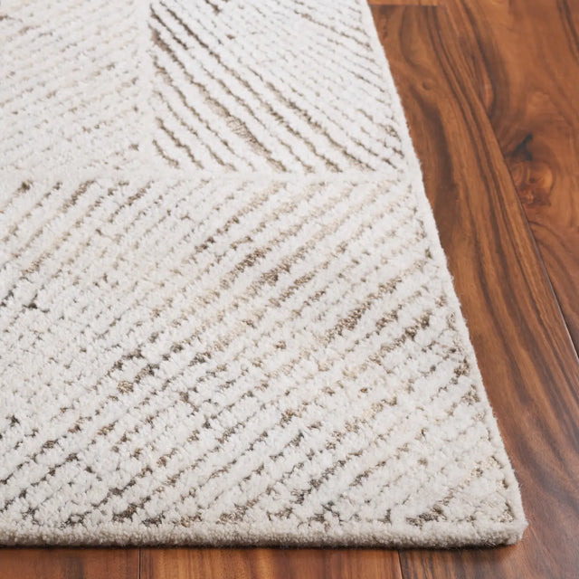 Safavieh Abstract 4'-0" x 6'-0" Rug in Ivory / Brown