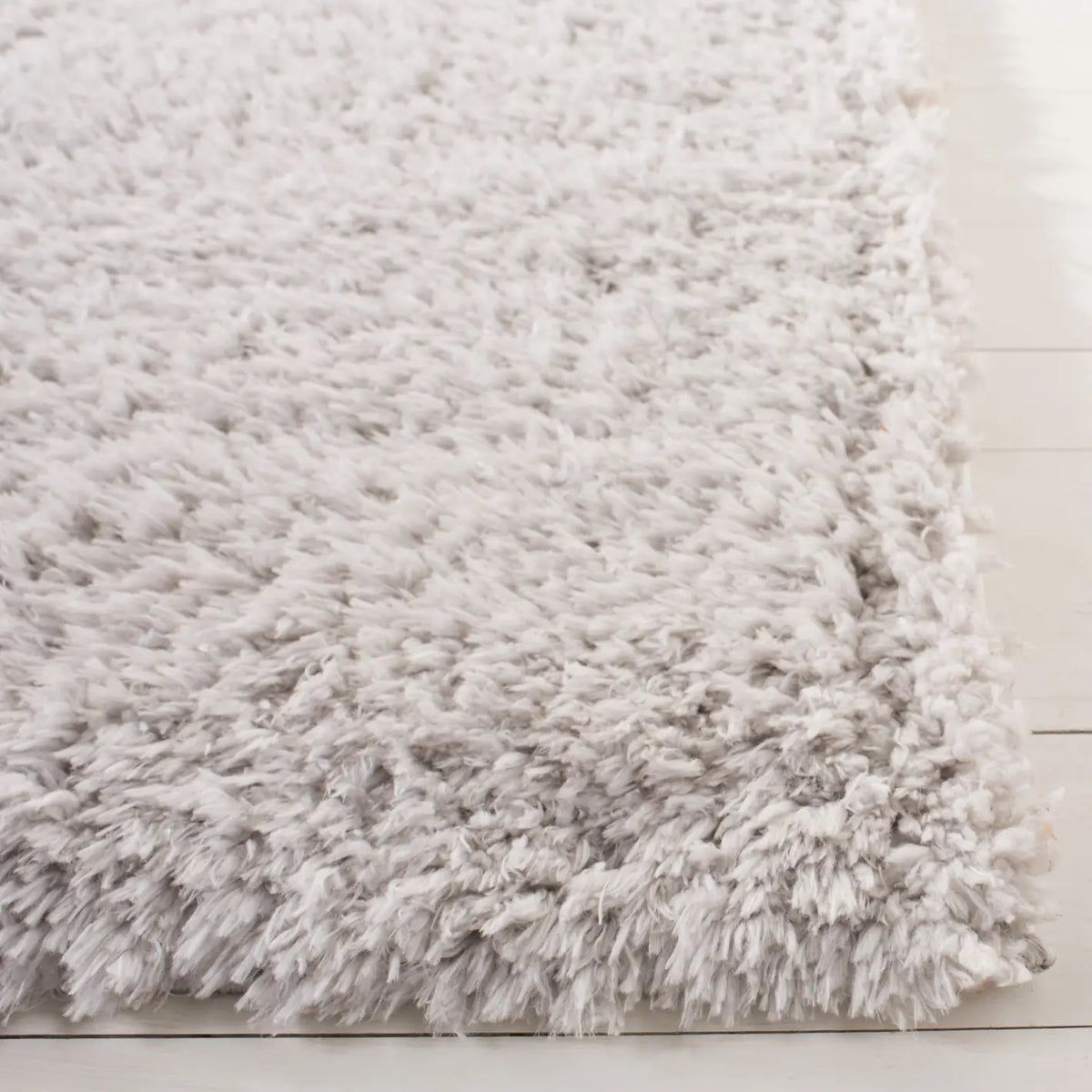 Safavieh Madrid Shag 200 5'-3" x 7'-6" Rug in Silver