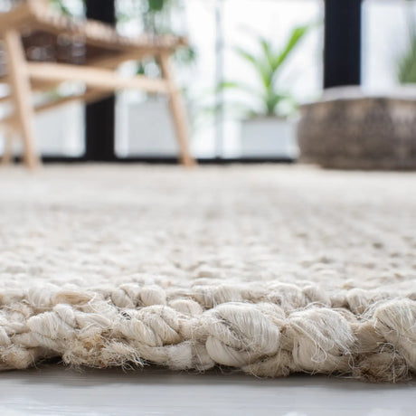 Safavieh Natural Fiber 4'-0" x 6'-0" Rug in Bleach / Ivory