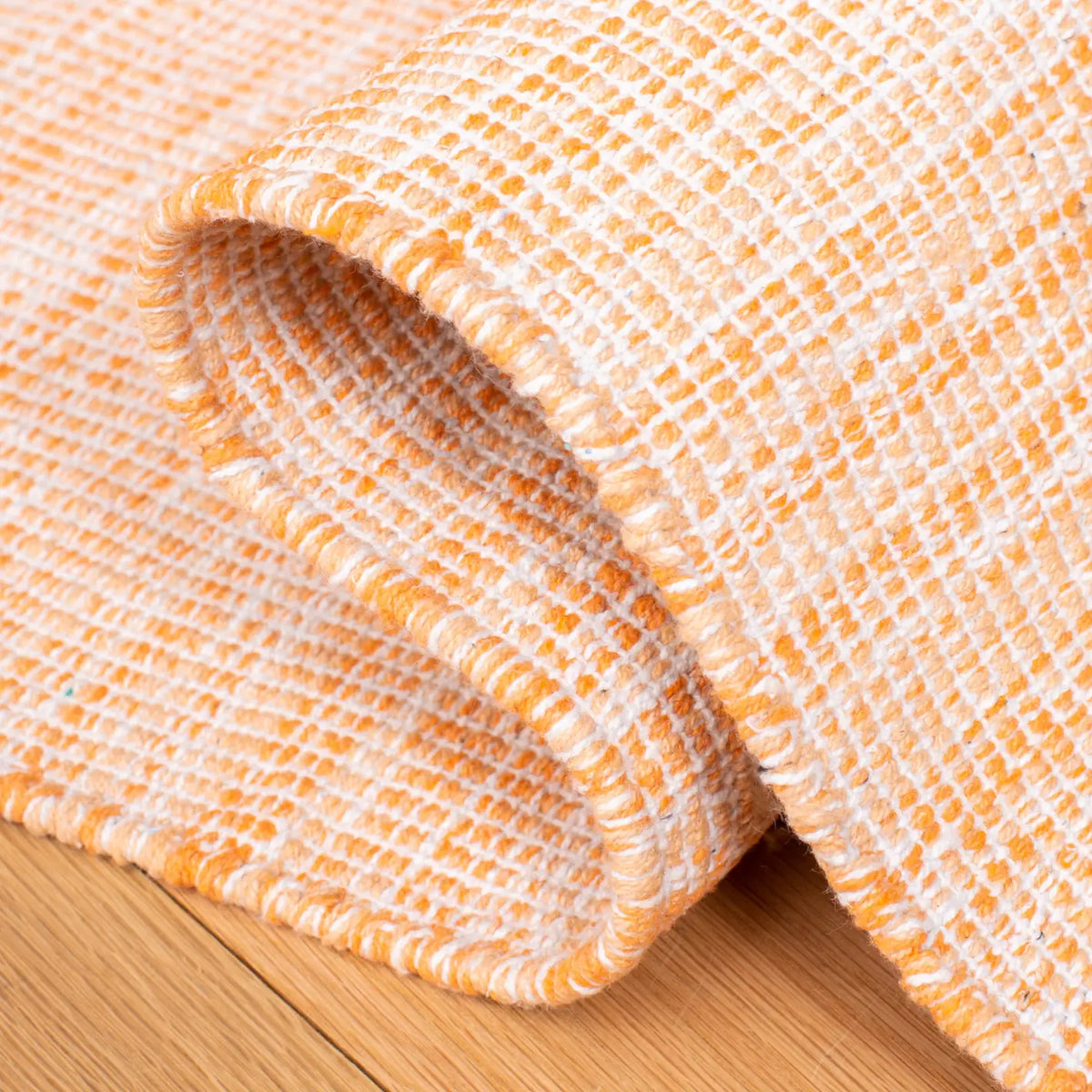 Safavieh Montauk 4'-0" x 6'-0" Rug in Orange