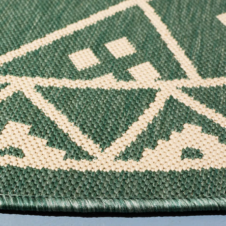 Safavieh Courtyard 6'-7" x 6'-7" Rug in Dark Green / Beige