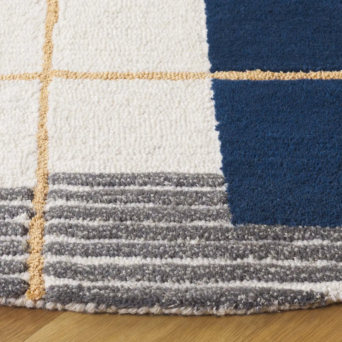 Safavieh Ebony 5'-0" x 5'-0" Rug in Beige / Blue