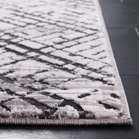 Safavieh Amelia 4'-5" x 6'-5" Rug in Grey / Charcoal