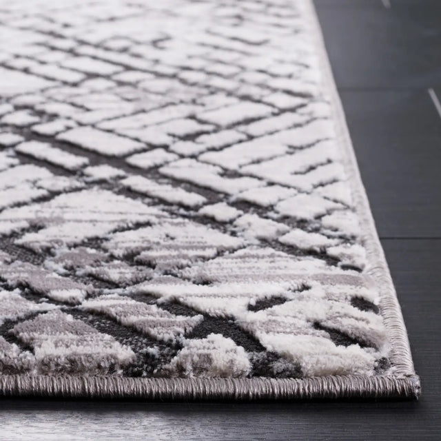 Safavieh Amelia 4'-5" x 6'-5" Rug in Grey / Charcoal
