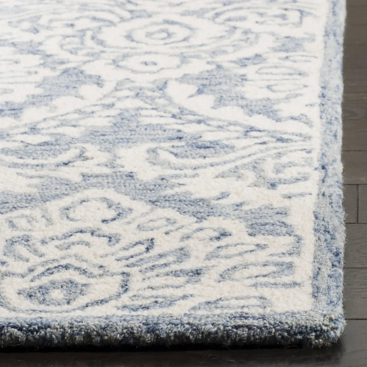 Safavieh Blossom 5'-0" x 8'-0" Rug in Blue / Ivory
