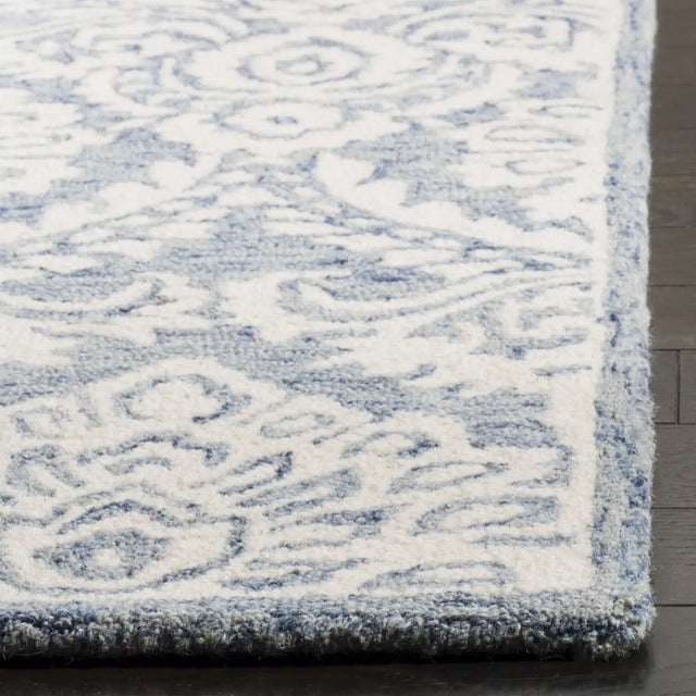 Safavieh Blossom 5'-0" x 8'-0" Rug in Blue / Ivory