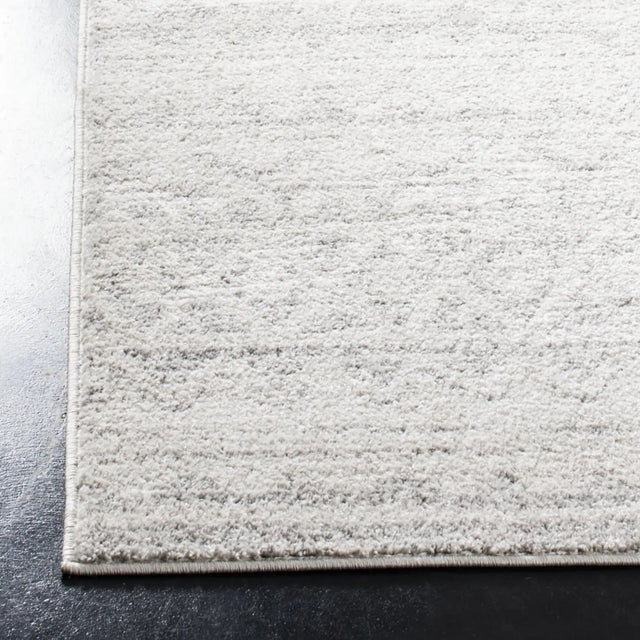 Safavieh Adirondack 4'-0" x 6'-0" Rug in Ivory / Silver