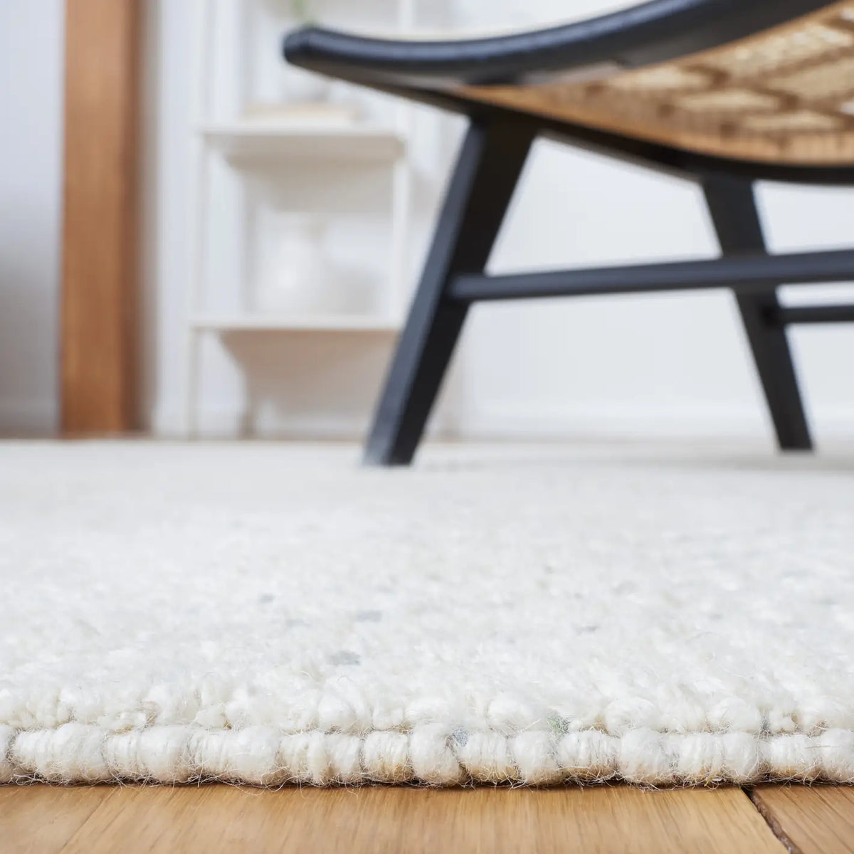 Safavieh Casablanca 4'-0" x 6'-0" Rug in Ivory / Grey