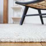 Safavieh Casablanca 4'-0" x 6'-0" Rug in Ivory / Grey