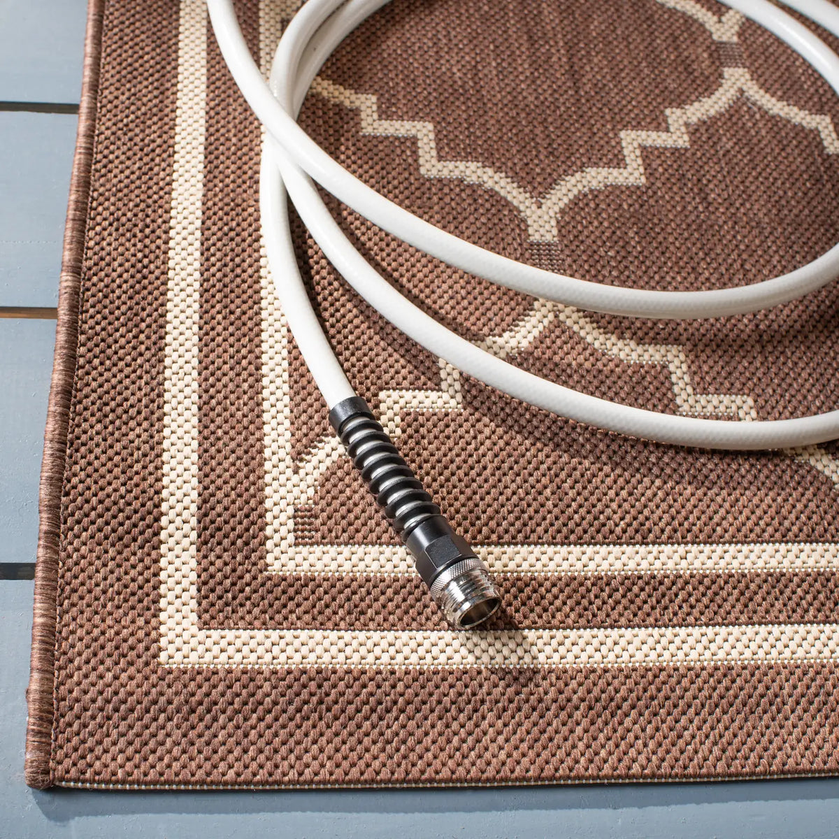 Safavieh Courtyard 4'-0" x 5'-7" Rug in Chocolate / Cream