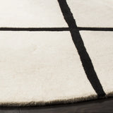 Safavieh Chatham 7'-0" x 7'-0" Rug in Ivory / Black