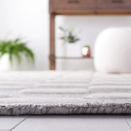 Safavieh Metro 4'-0" x 6'-0" Rug in Black / Ivory