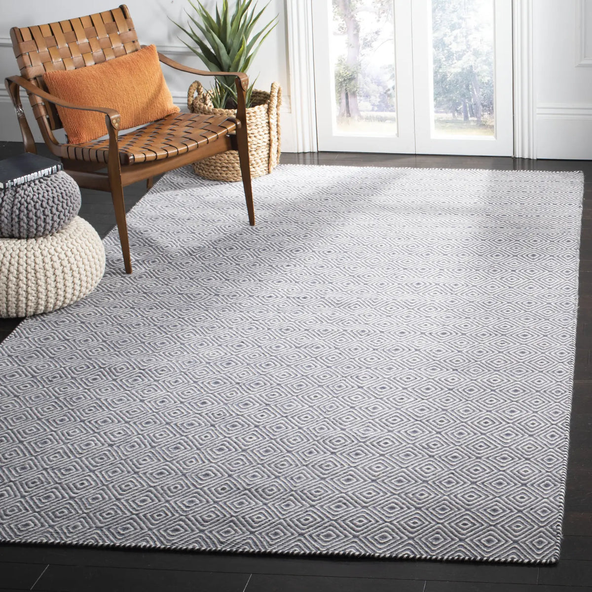 Safavieh Oasis 6'-0" x 9'-0" Rug in Dark Grey / Ivory