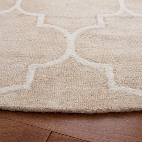 Safavieh Dip Dye 5'-0" x 5'-0" Rug in Beige / Ivory