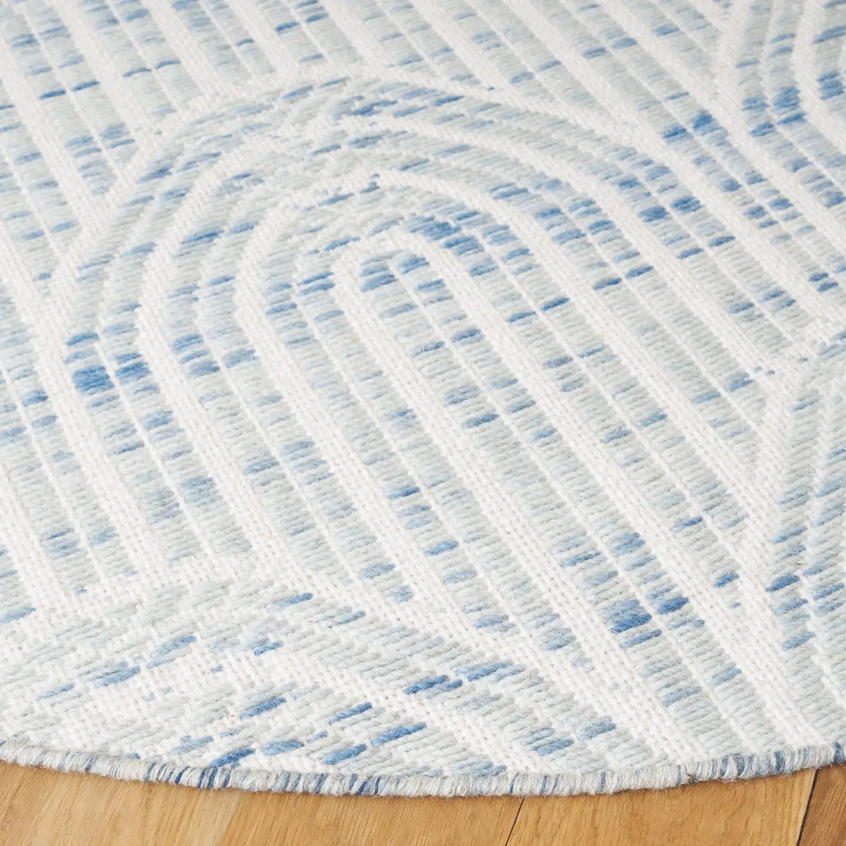 Safavieh Kilim 6'-0" x 6'-0" Rug in Blue / Ivory