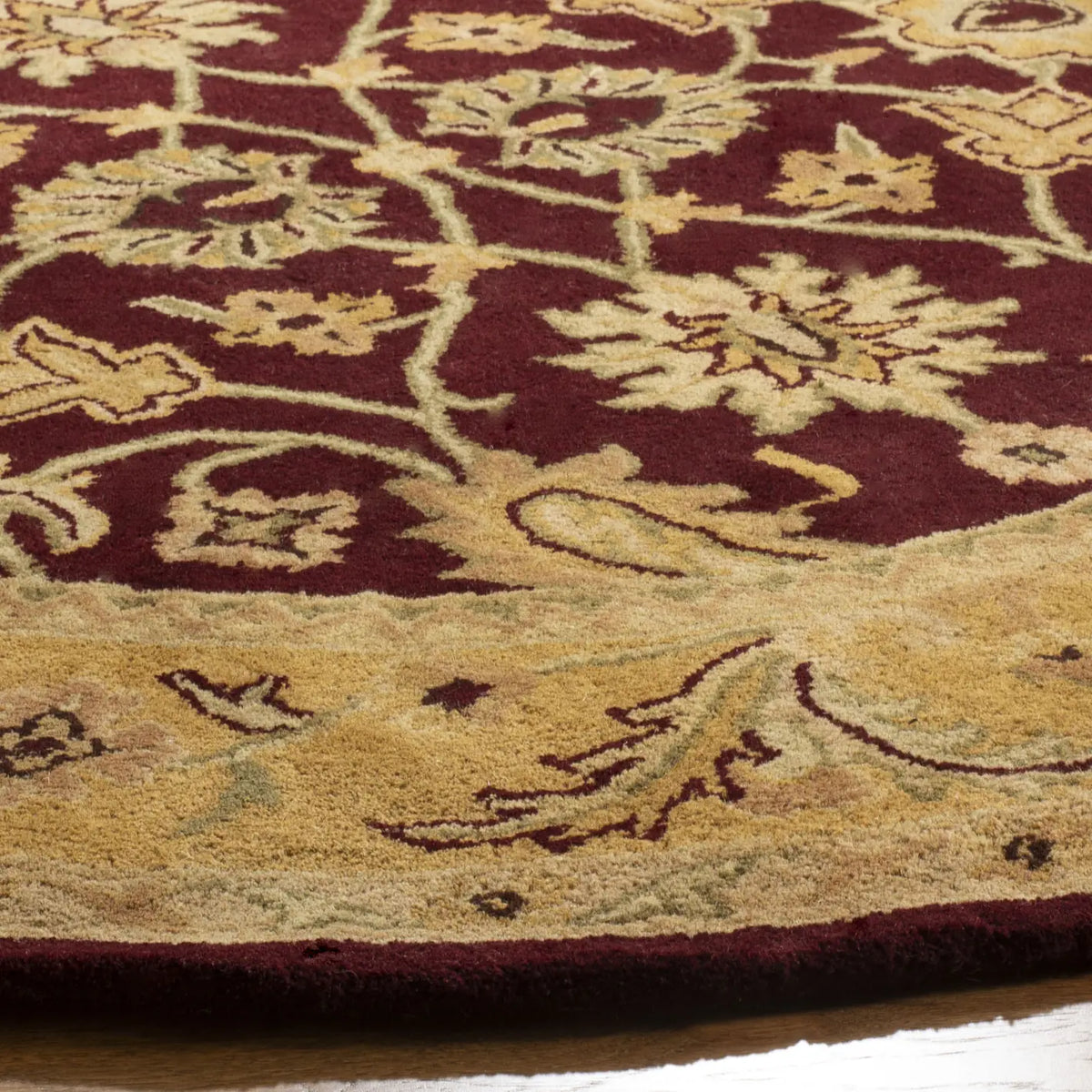 Safavieh Classic 6'-0" x 6'-0" Rug in Burgundy / Gold