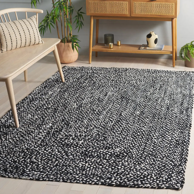 Safavieh Braided 4'-0" x 6'-0" Rug in Black / Ivory