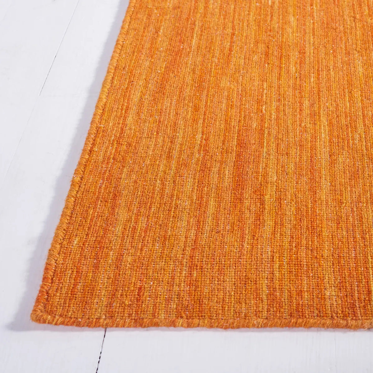 Safavieh Kilim 4'-0" x 6'-0" Rug in Orange