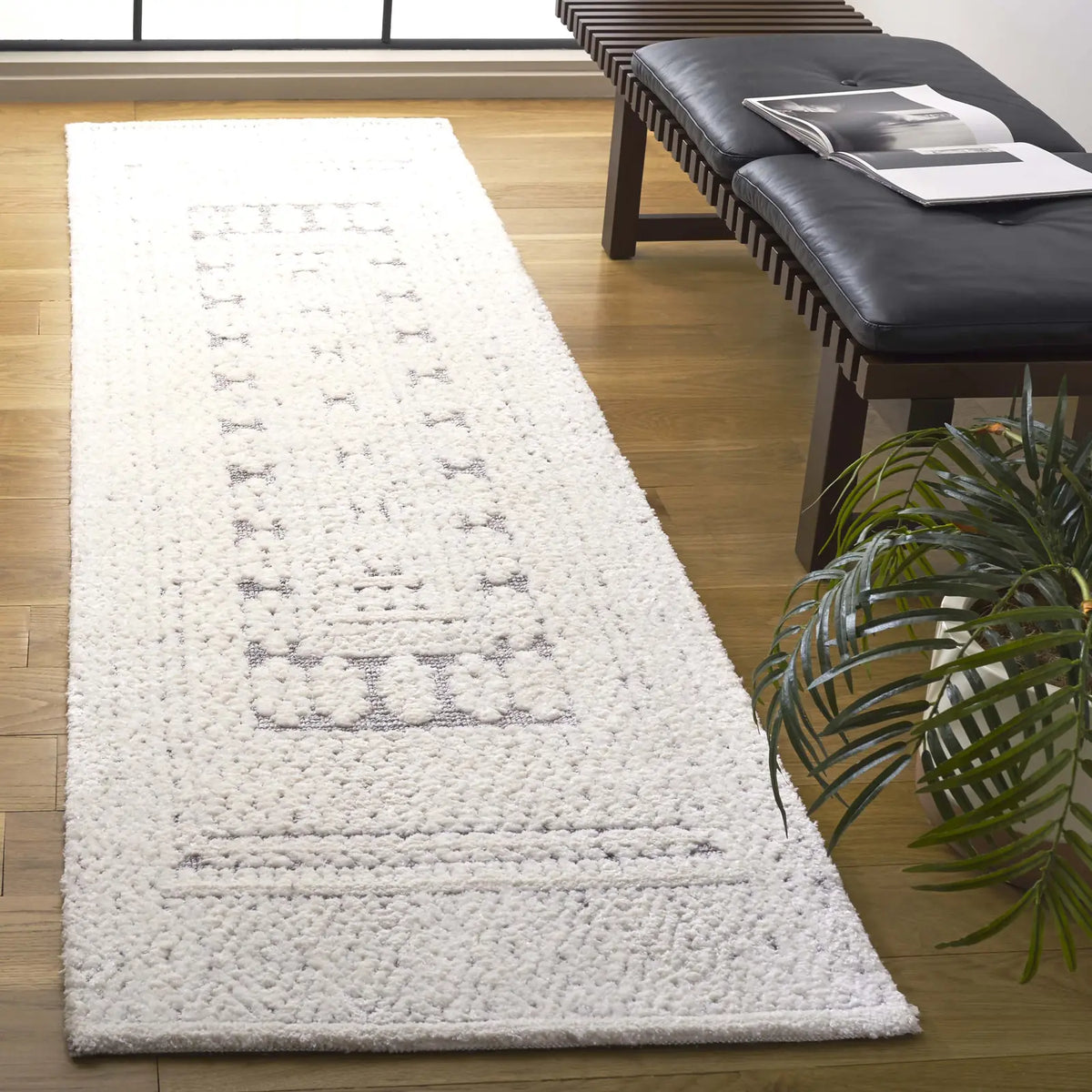 Safavieh Audrey 2'-3" x 8'-0" Rug in Grey / Ivory