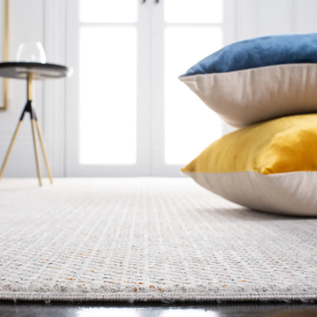 Safavieh Sonoma 4'-5" x 6'-5" Rug in Grey / Ivory