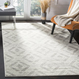 Safavieh Skyler 5'-1" x 7'-6" Rug in Ivory / Grey