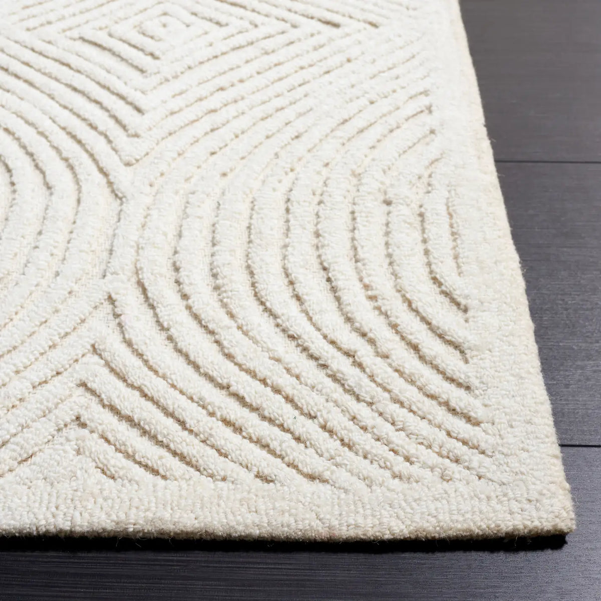 Safavieh Textural 4'-0" x 6'-0" Rug in Ivory