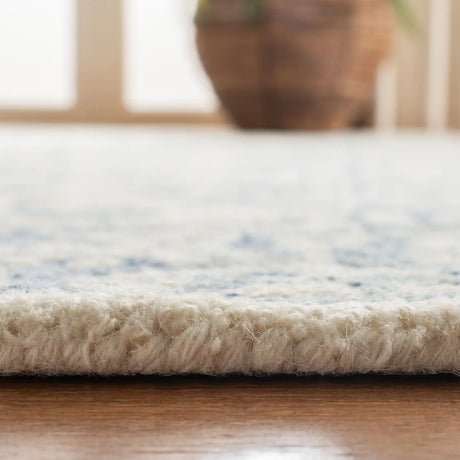 Safavieh Blossom 5'-0" x 8'-0" Rug in Ivory / Blue