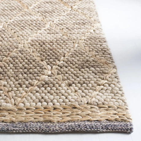 Safavieh Natura 4'-0" x 6'-0" Rug in Brown / Natural